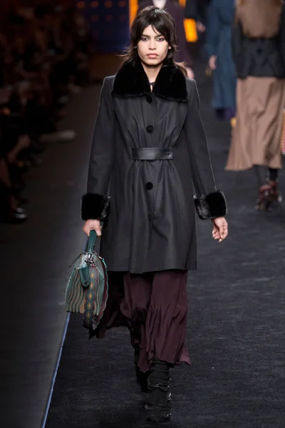 Look 27